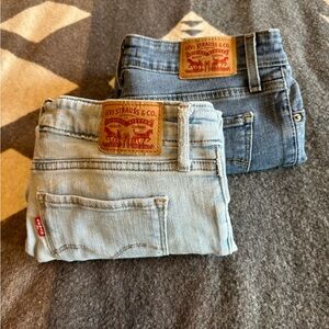 711 Levi’s EUC 2 Pairs